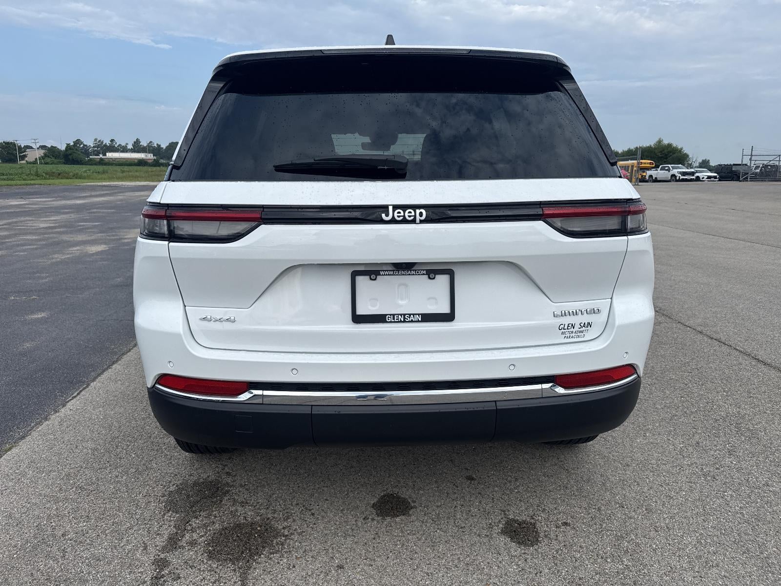 2025 Jeep Grand Cherokee — interior view