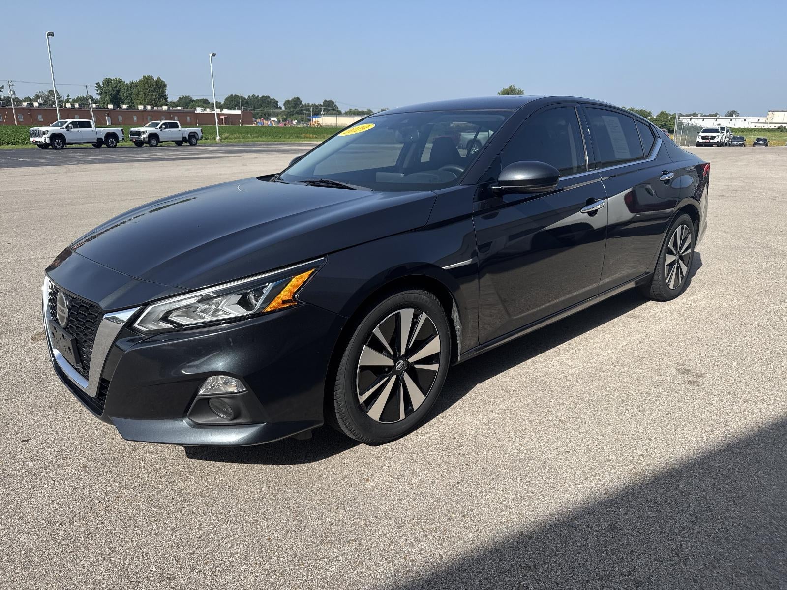 2019 Nissan Altima 2.5 SL in Black — front three-quarter view